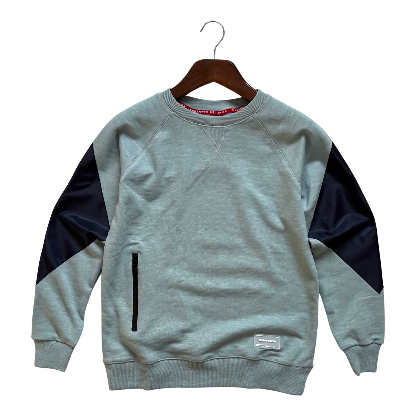 Zipped Pocket design jersey