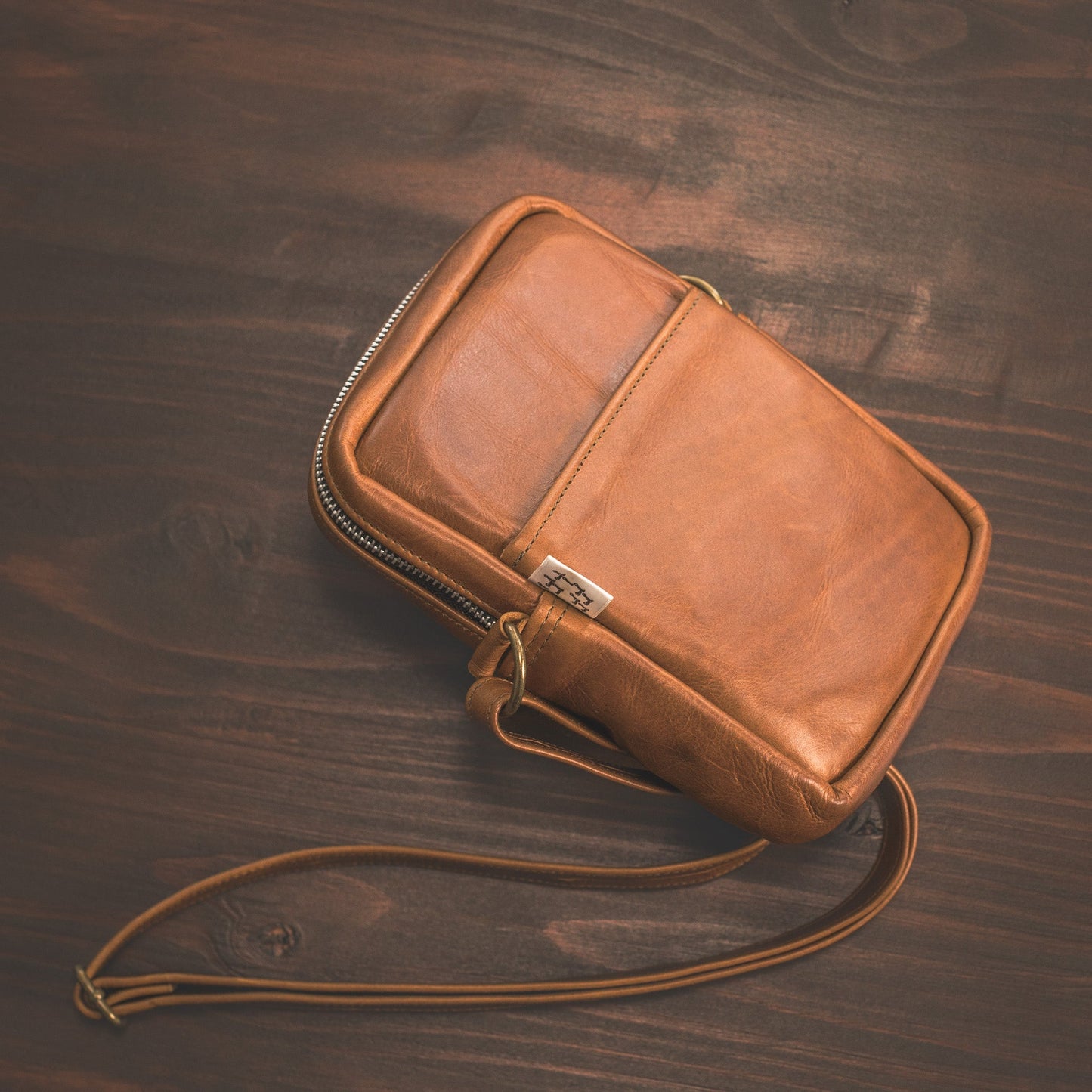 Gavi Classic Leather Crossbody