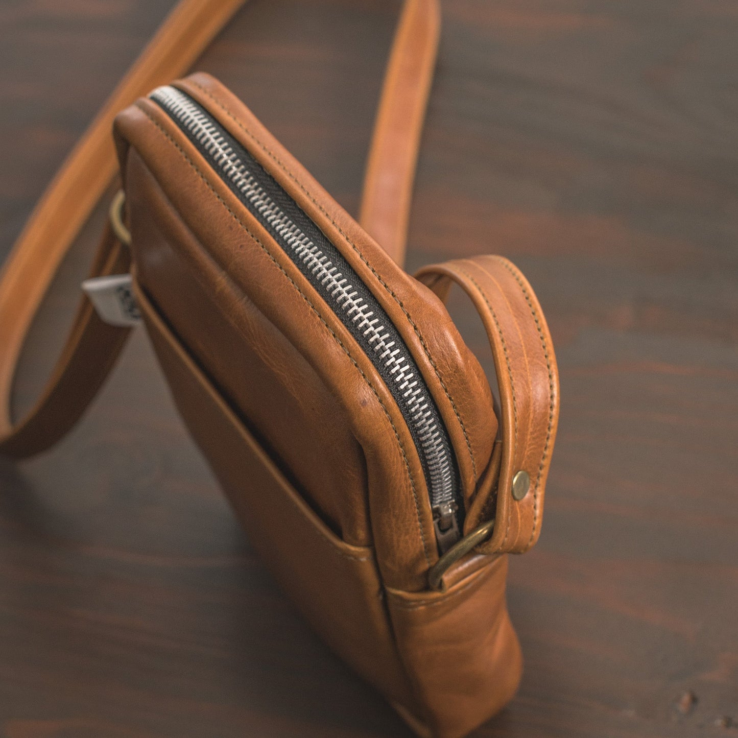 Gavi Classic Leather Crossbody