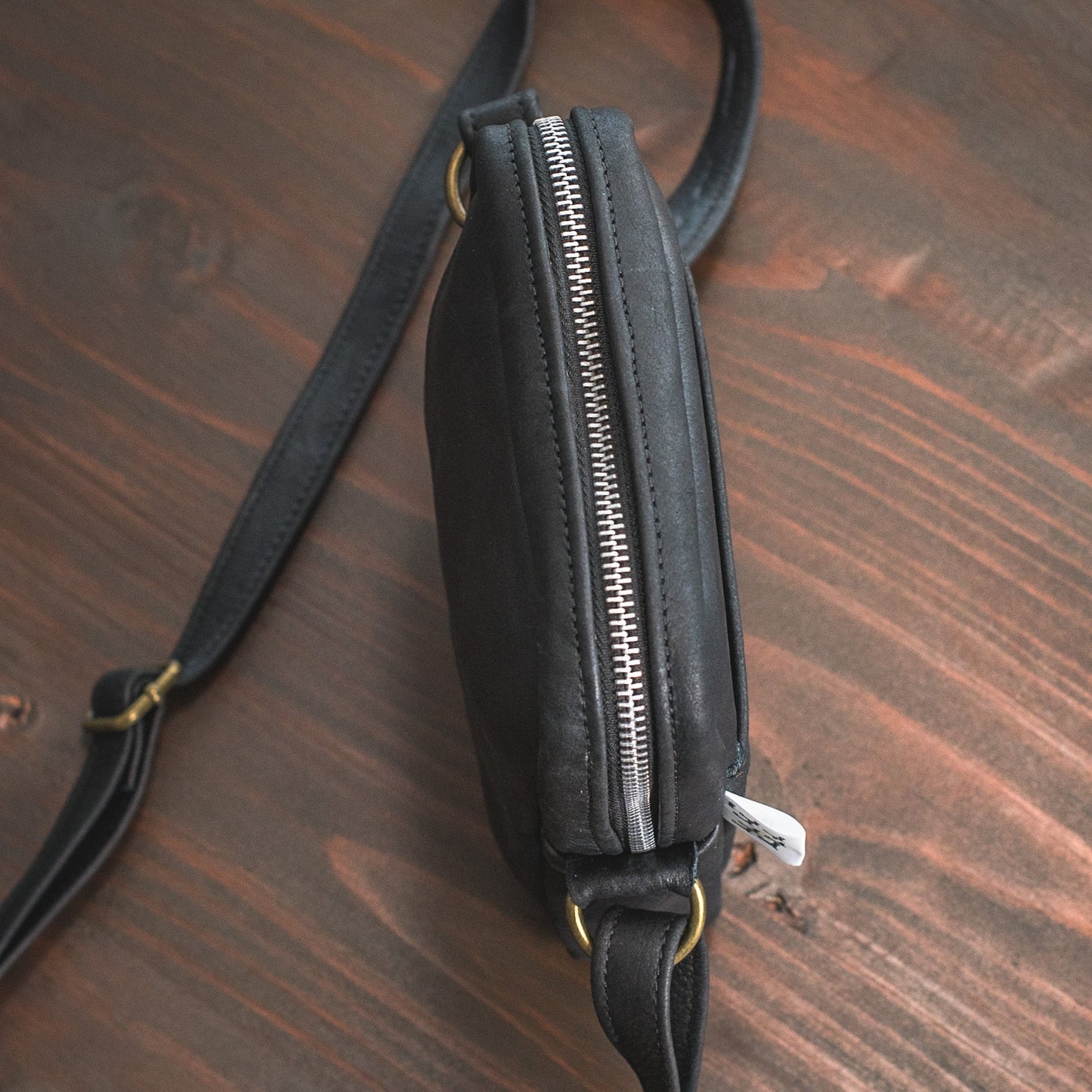 Gavi Classic Leather Crossbody